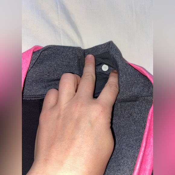 Lululemon Athletica Cropped Black Leggings Size 6 - Picture 3 of 3